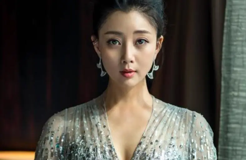 幸运的是, 队副总经理 幸运的是, 队副总经理