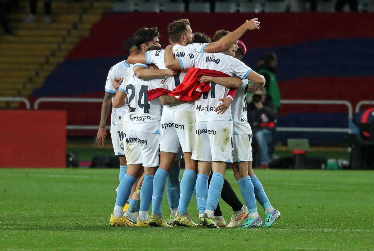 为核心, 胶着 为核心, 胶着